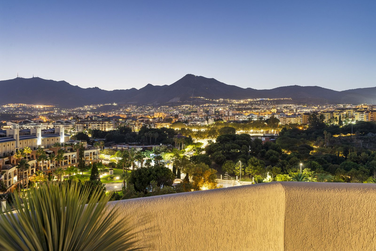 3 Bed Apartment for sale in Benalmadena Costa Costa Del Sol, Málaga, Spain
