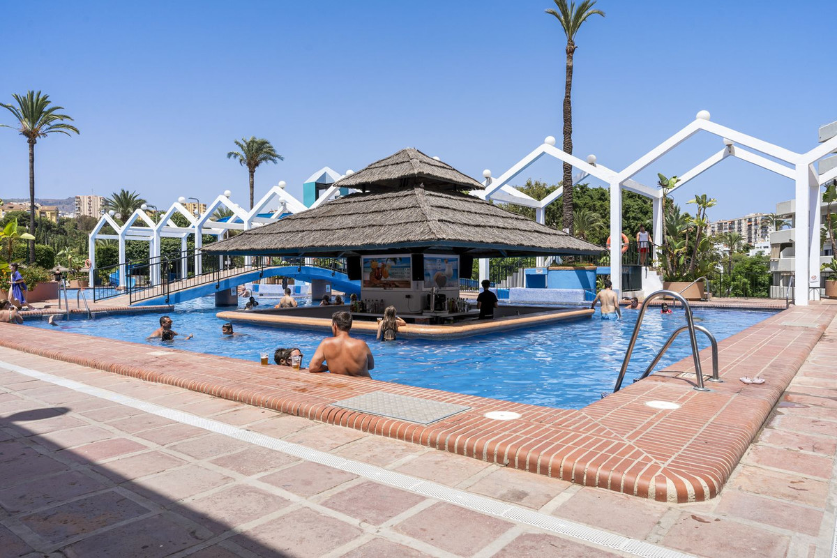 3 Bed Apartment for sale in Benalmadena Costa Costa Del Sol, Málaga, Spain