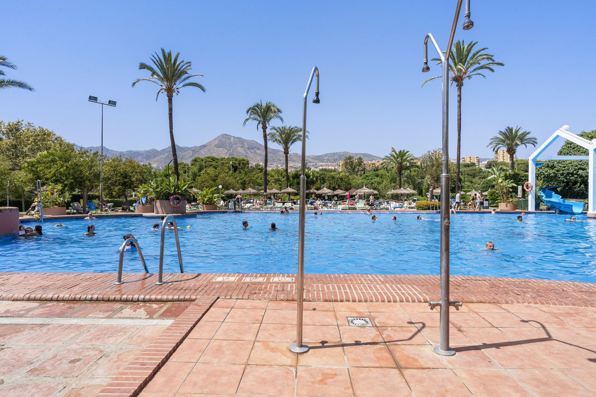 3 Bed Apartment for sale in Benalmadena Costa Costa Del Sol, Málaga, Spain