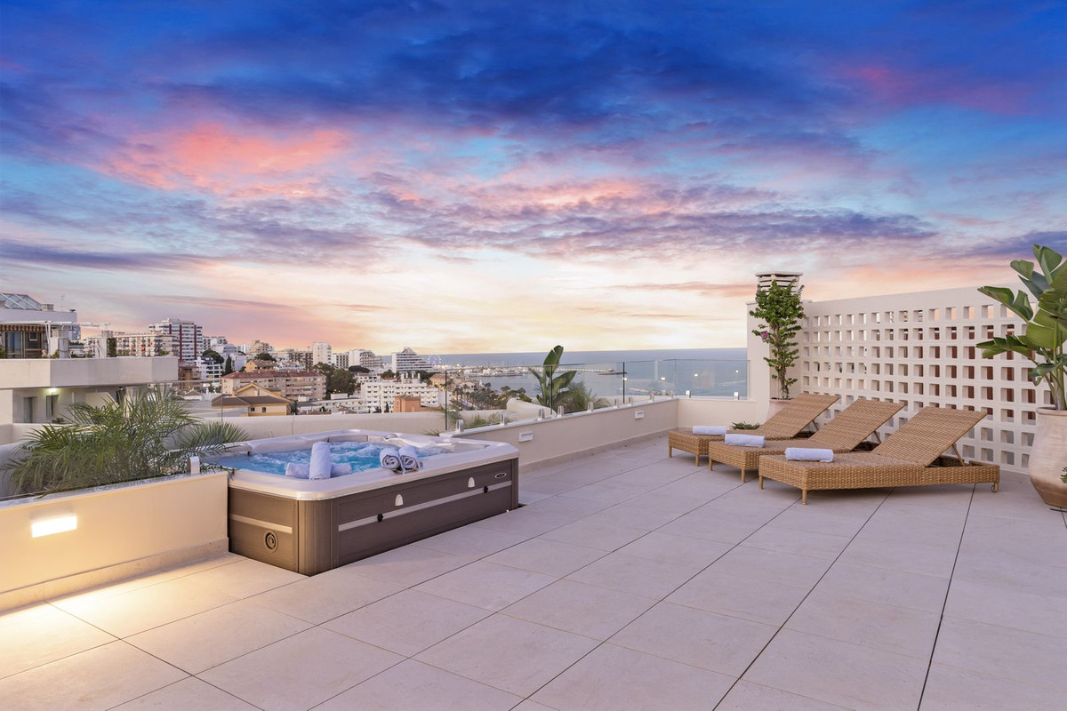 3 Bed Apartment for sale in Benalmadena Costa Costa Del Sol, Málaga, Spain