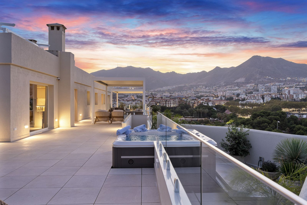 3 Bed Apartment for sale in Benalmadena Costa Costa Del Sol, Málaga, Spain