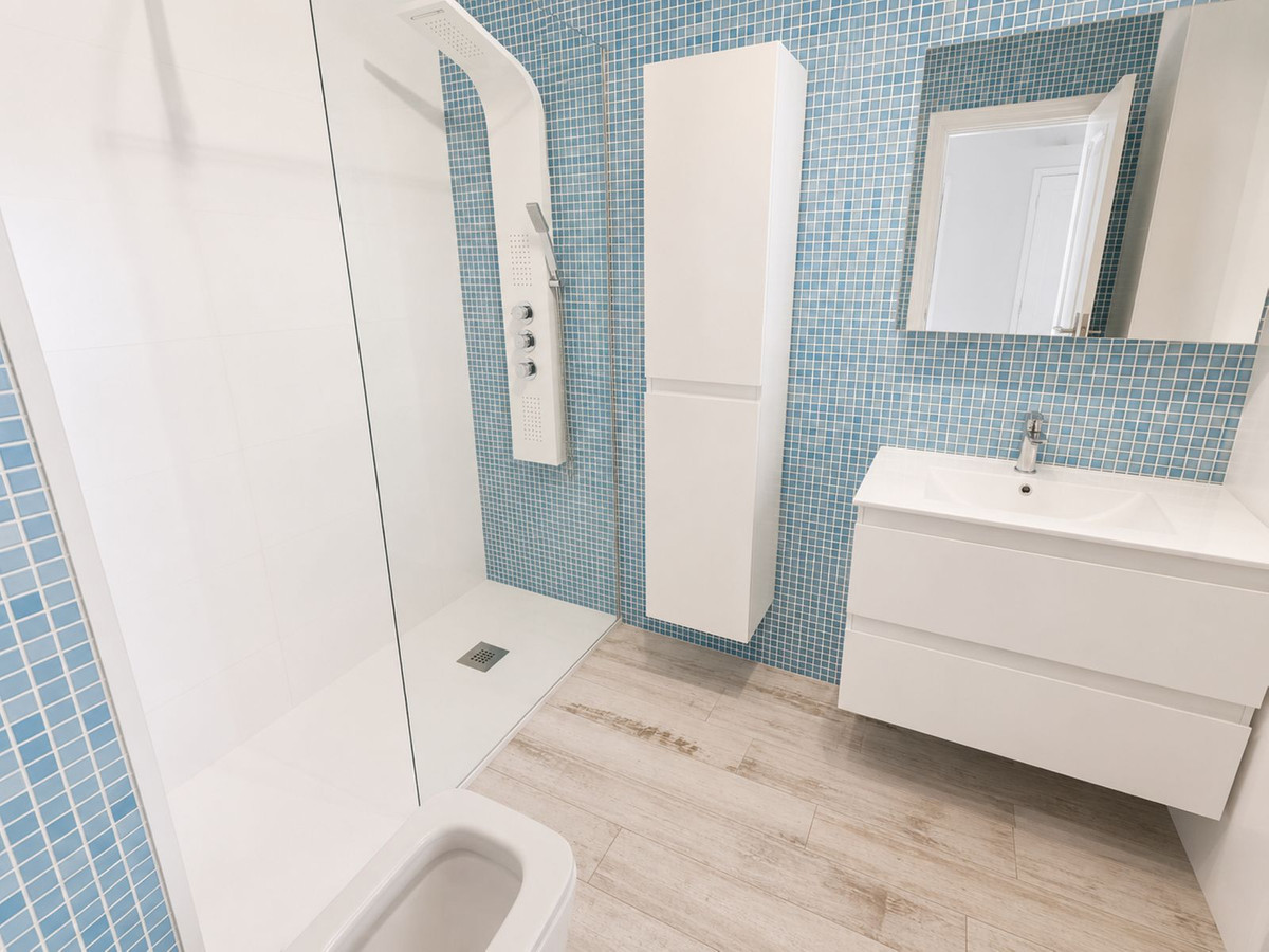 Se vende Apartamento Planta Media de 2 dormitorios en Costa Del Sol, Málaga, España