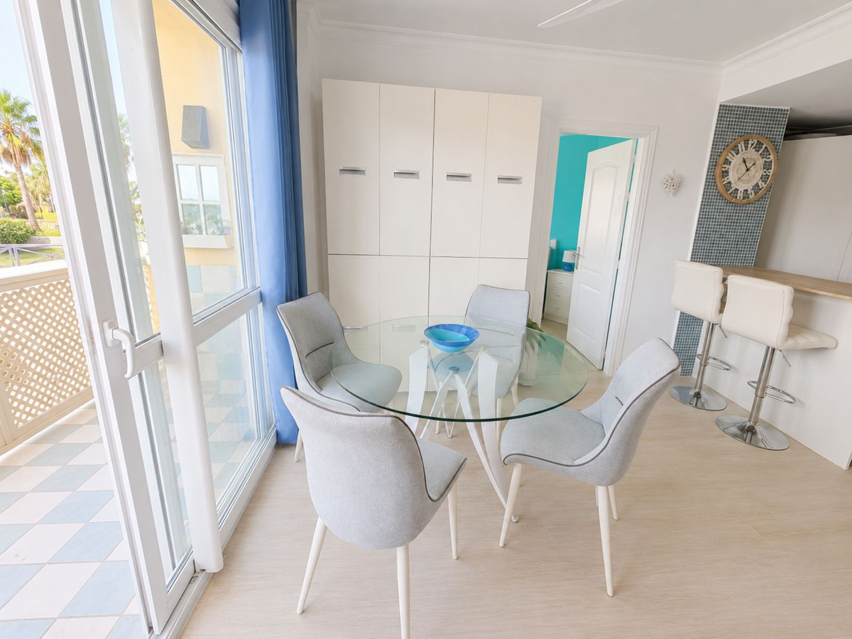 Se vende Apartamento Planta Media de 2 dormitorios en Costa Del Sol, Málaga, España