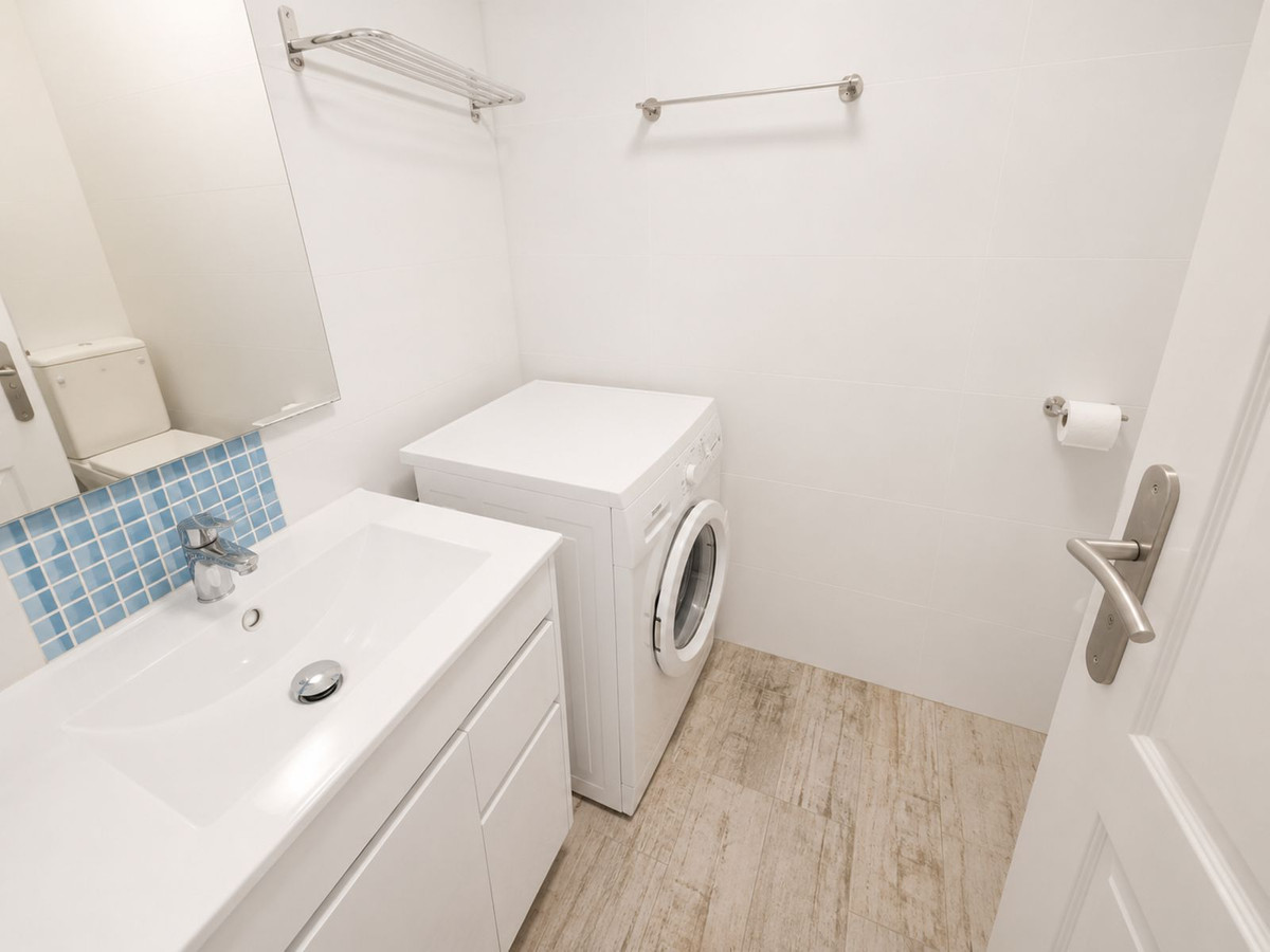Se vende Apartamento Planta Media de 2 dormitorios en Costa Del Sol, Málaga, España