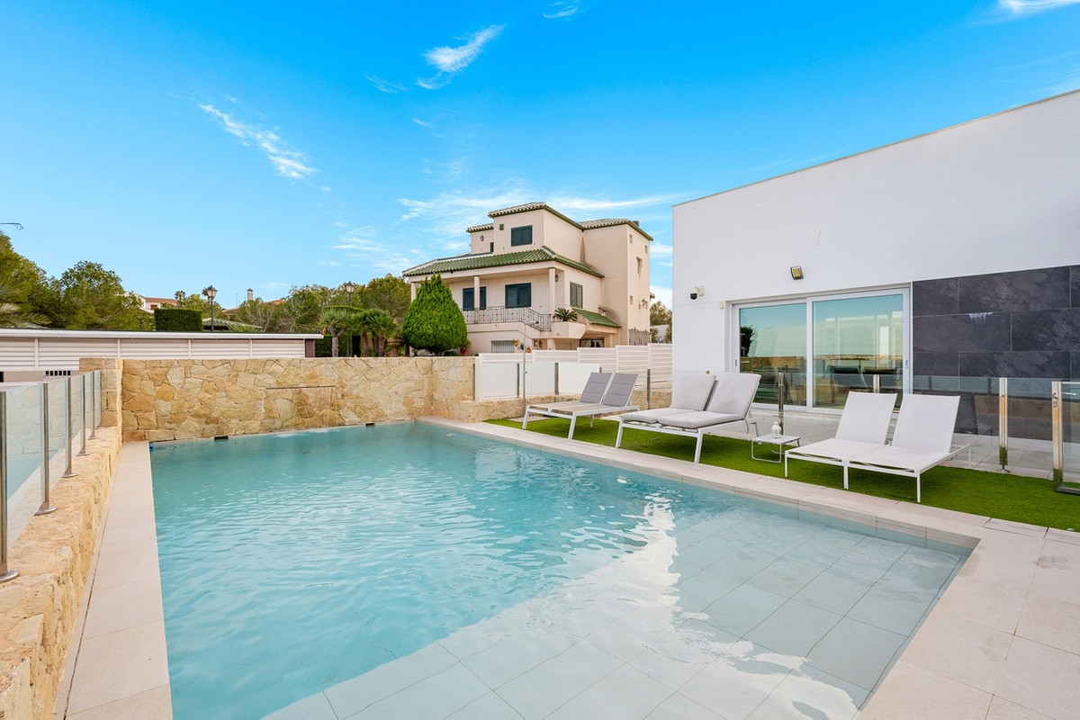 4 Bed Townhouse for sale in Algorfa Costa Blanca, Alicante, Spain