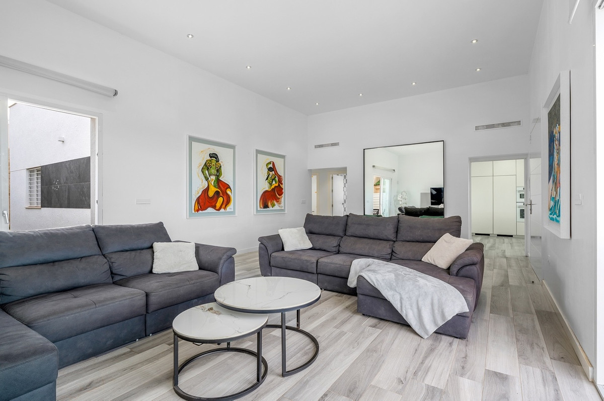 4 Bed Townhouse for sale in Algorfa Costa Blanca, Alicante, Spain