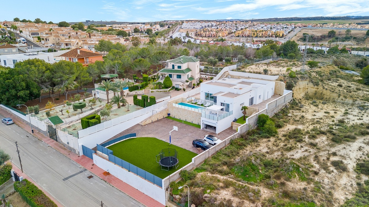 4 Bed Townhouse for sale in Algorfa Costa Blanca, Alicante, Spain
