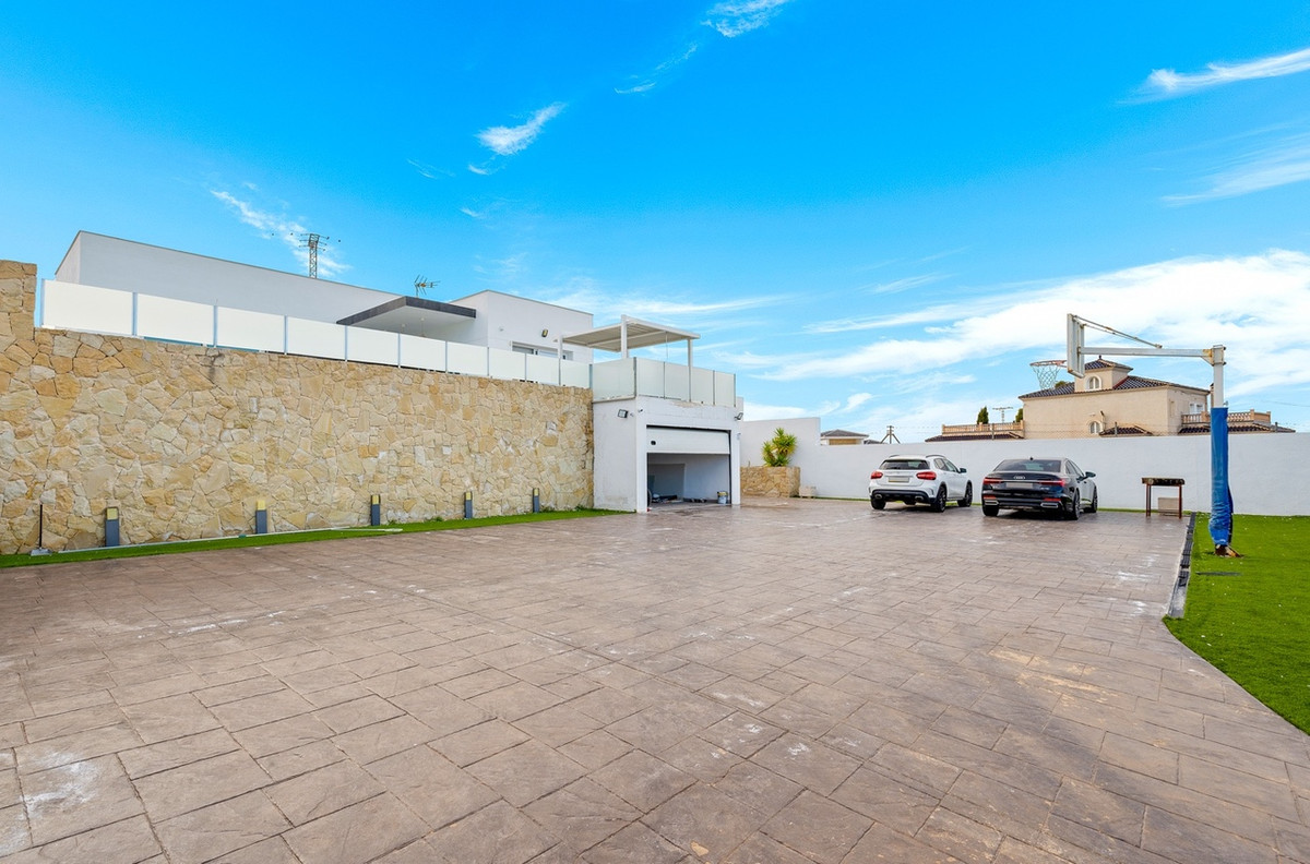 4 Bed Townhouse for sale in Algorfa Costa Blanca, Alicante, Spain