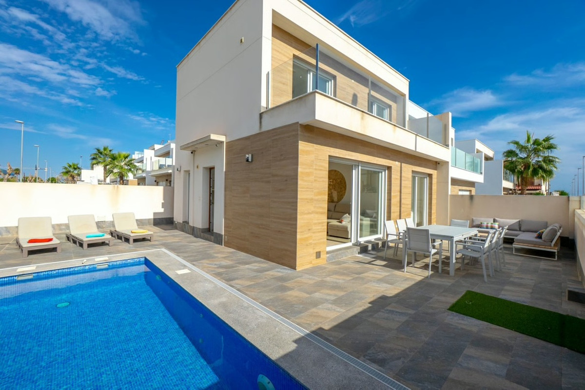 Se vende Villa - Chalet de 3 dormitorios en Costa Blanca, Alicante, España