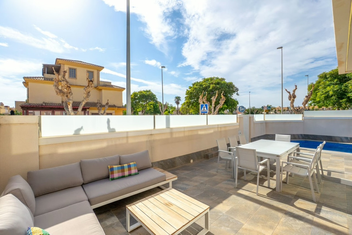 Se vende Villa - Chalet de 3 dormitorios en Costa Blanca, Alicante, España