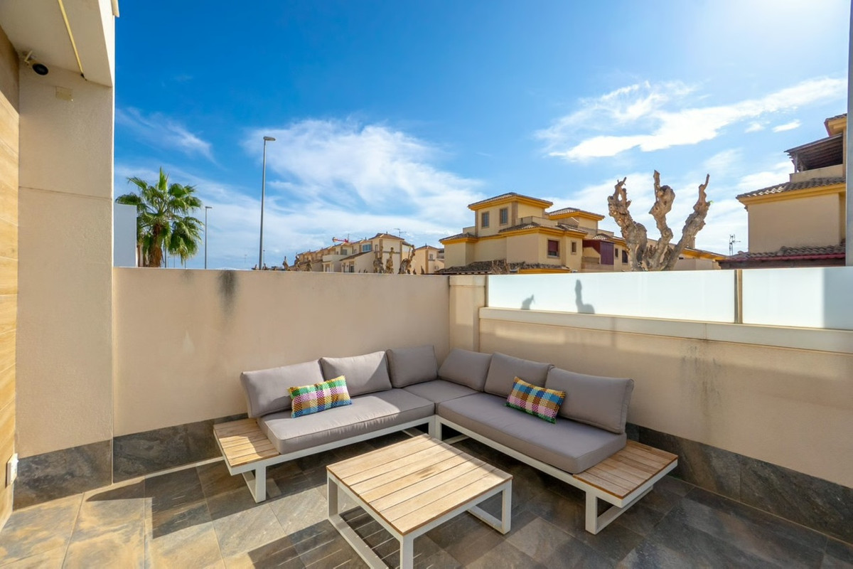 Se vende Villa - Chalet de 3 dormitorios en Costa Blanca, Alicante, España