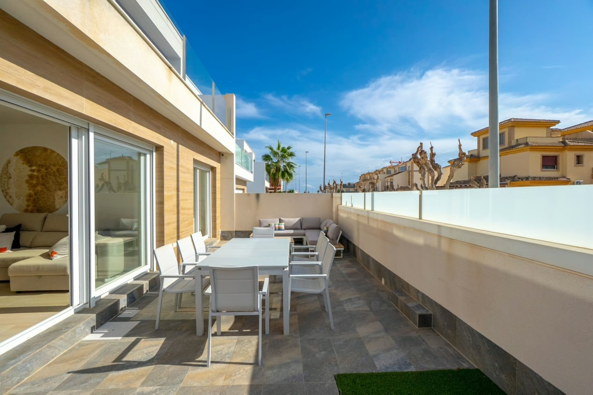 Se vende Villa - Chalet de 3 dormitorios en Costa Blanca, Alicante, España