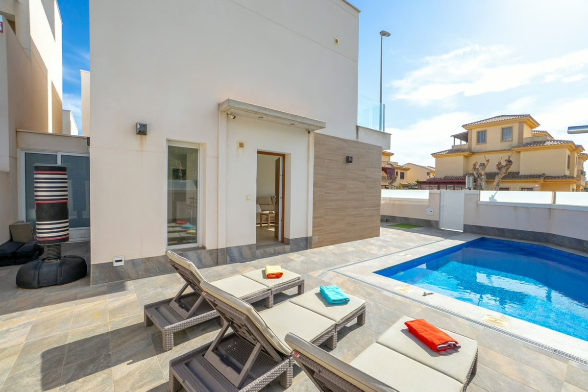 Se vende Villa - Chalet de 3 dormitorios en Costa Blanca, Alicante, España
