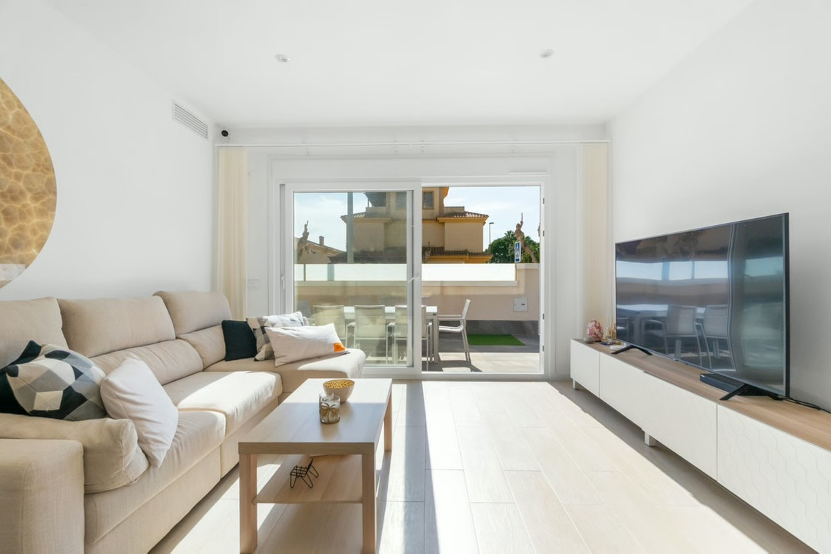 Se vende Villa - Chalet de 3 dormitorios en Costa Blanca, Alicante, España