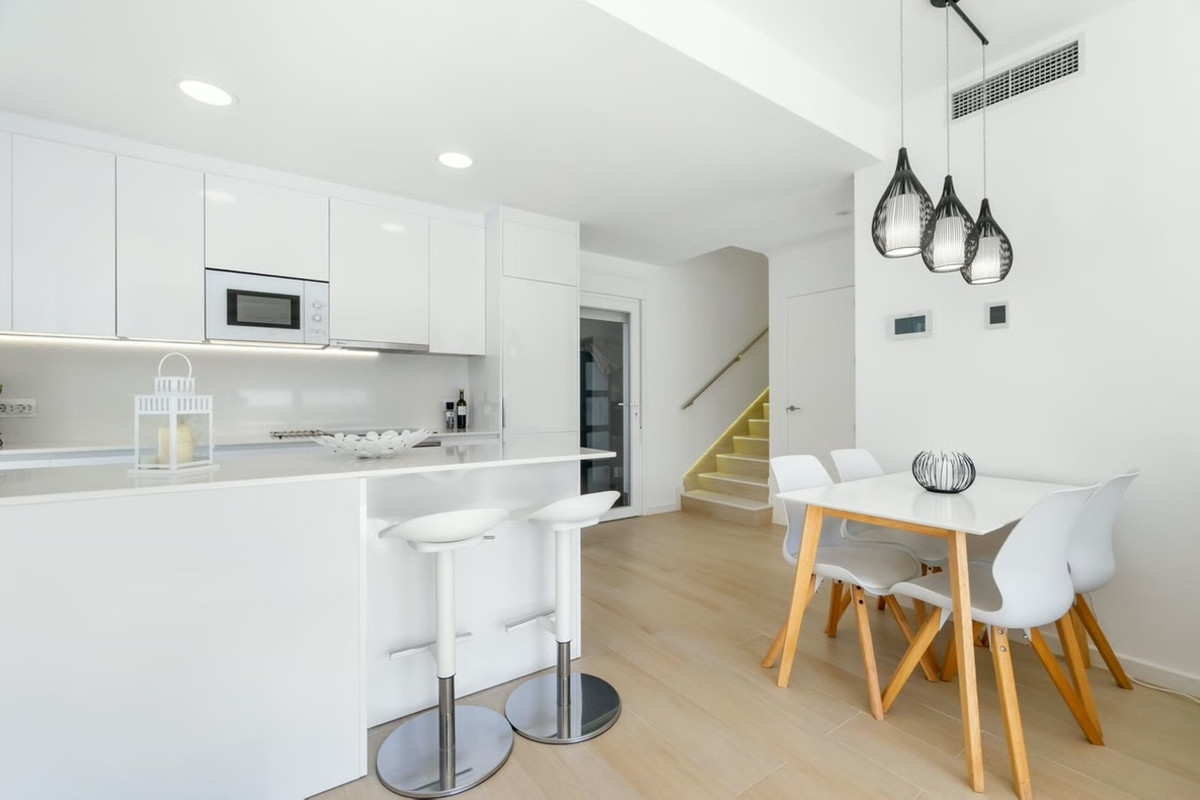 Se vende Villa - Chalet de 3 dormitorios en Costa Blanca, Alicante, España