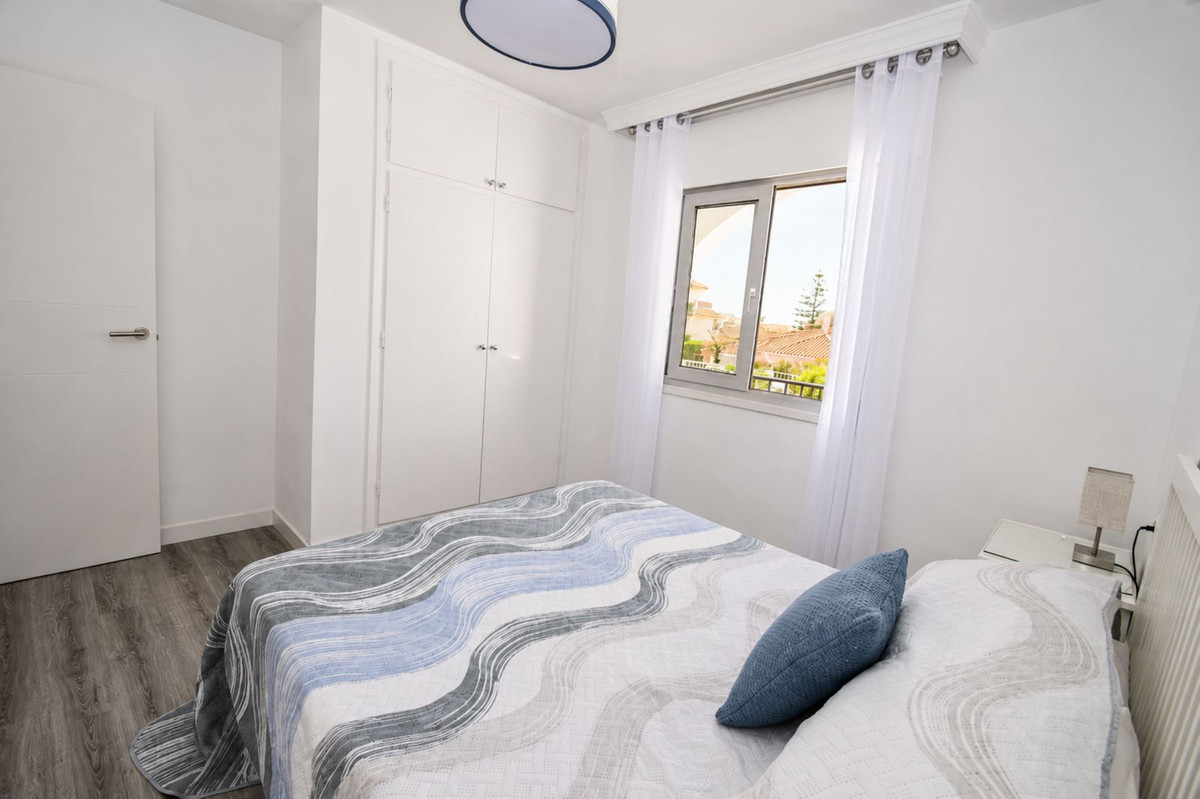 Se vende Apartamento Planta Media de 2 dormitorios en Costa Del Sol, Málaga, España