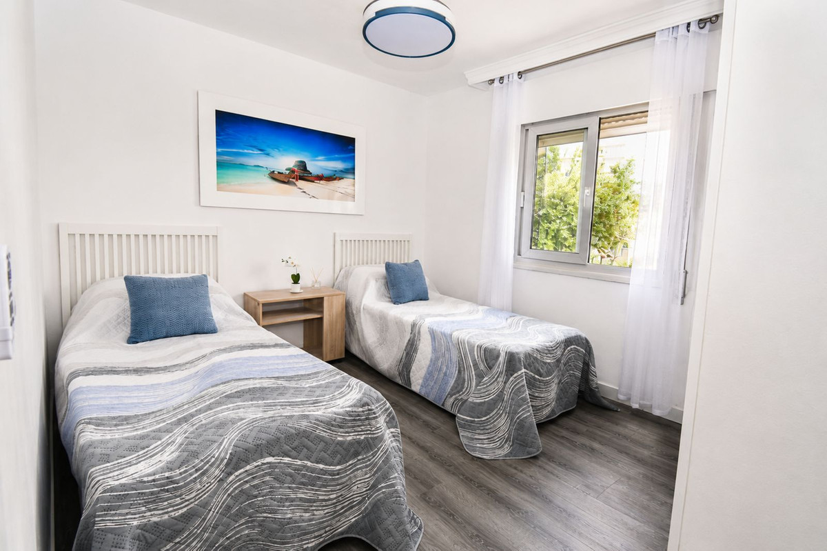 Se vende Apartamento Planta Media de 2 dormitorios en Costa Del Sol, Málaga, España