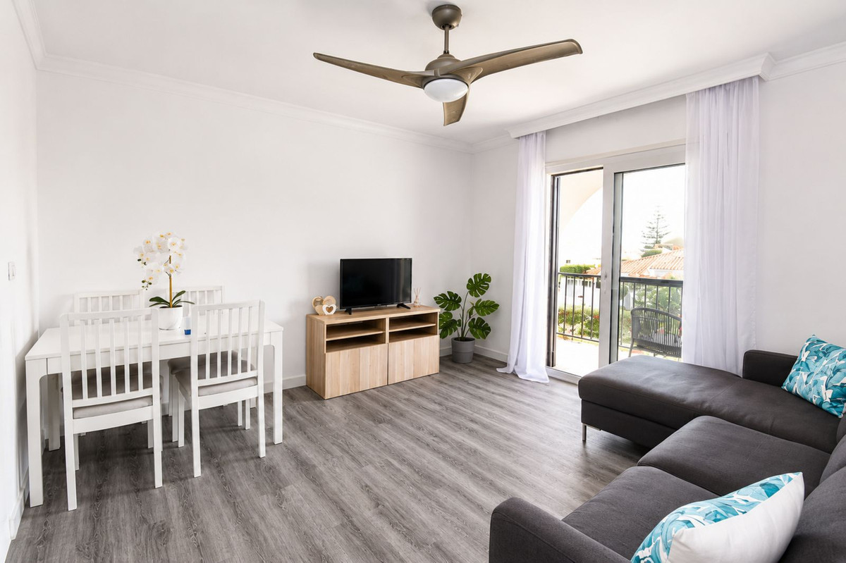 Se vende Apartamento Planta Media de 2 dormitorios en Costa Del Sol, Málaga, España