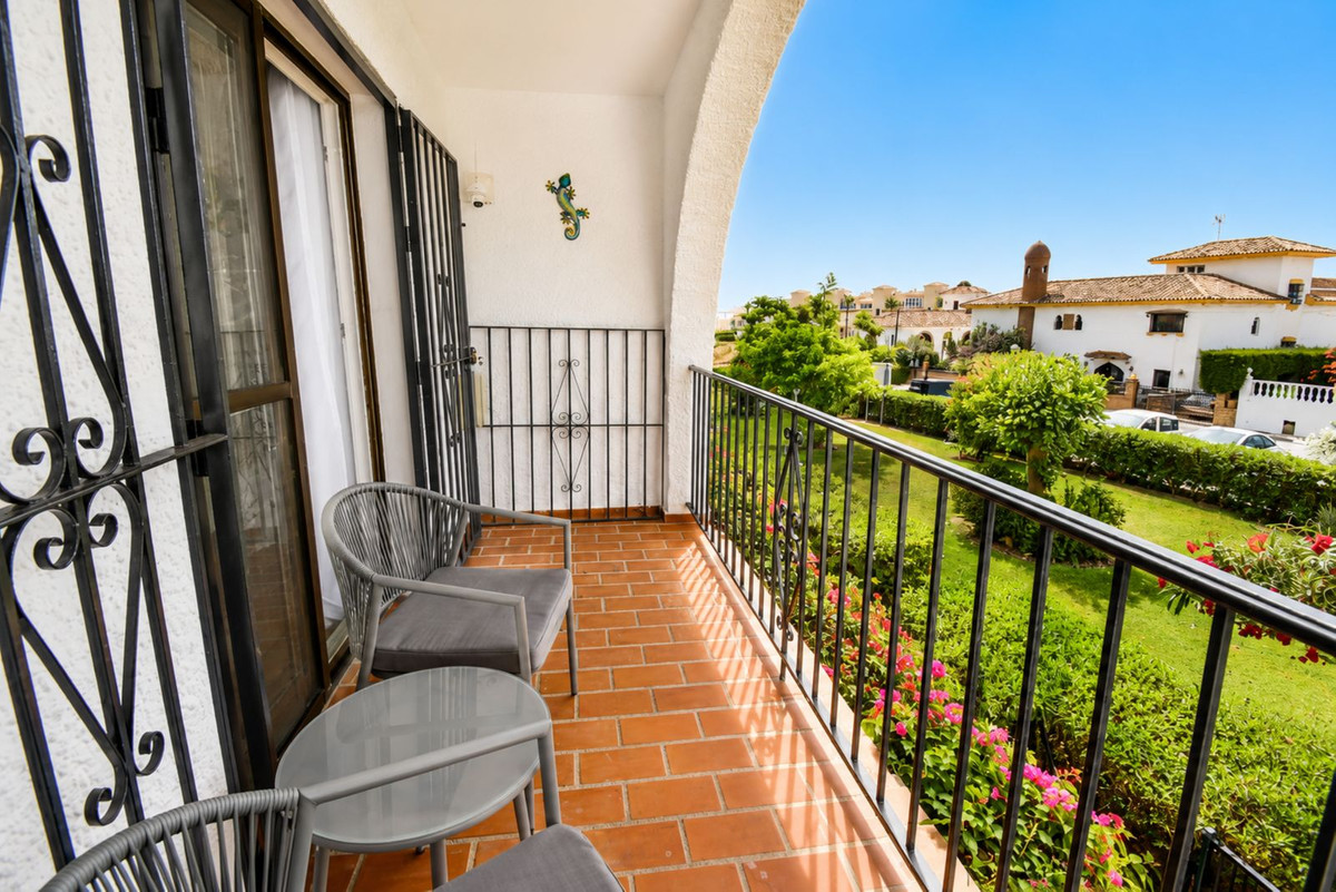Se vende Apartamento Planta Media de 2 dormitorios en Costa Del Sol, Málaga, España