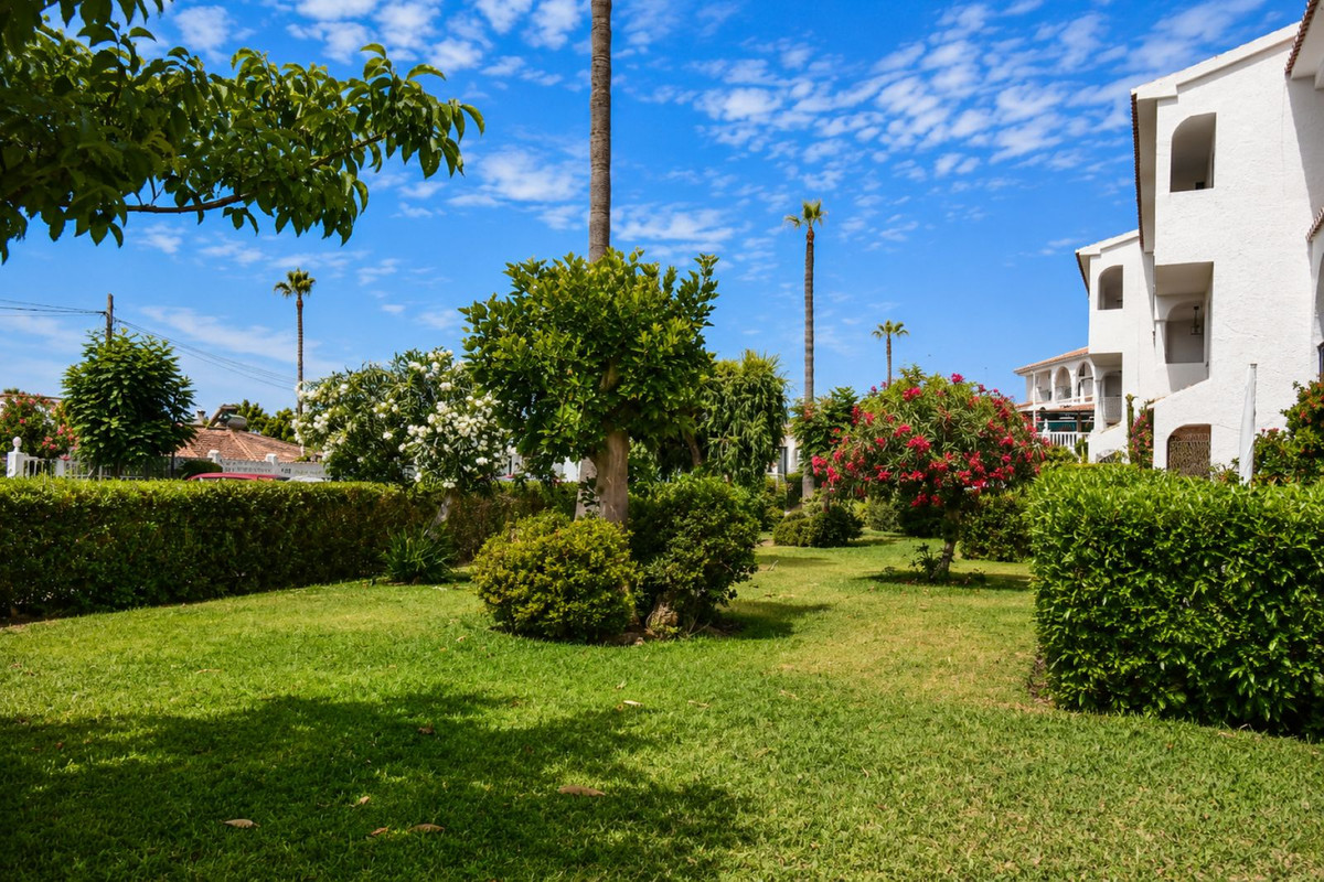 Se vende Apartamento Planta Media de 2 dormitorios en Costa Del Sol, Málaga, España
