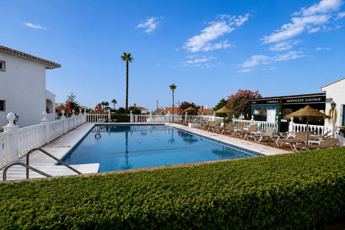 Se vende Apartamento Planta Media de 2 dormitorios en Costa Del Sol, Málaga, España