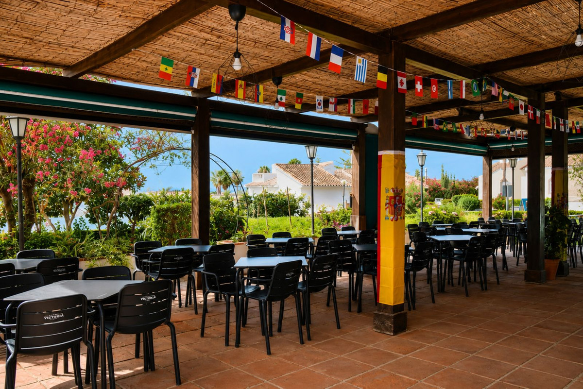 Se vende Apartamento Planta Media de 2 dormitorios en Costa Del Sol, Málaga, España