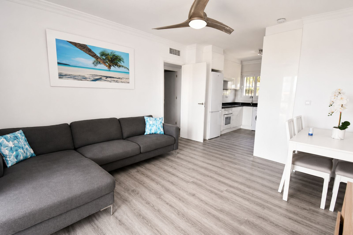 Se vende Apartamento Planta Media de 2 dormitorios en Costa Del Sol, Málaga, España