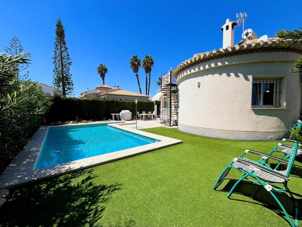 Se vende Villa - Chalet de 3 dormitorios en Costa Blanca, Alicante, España