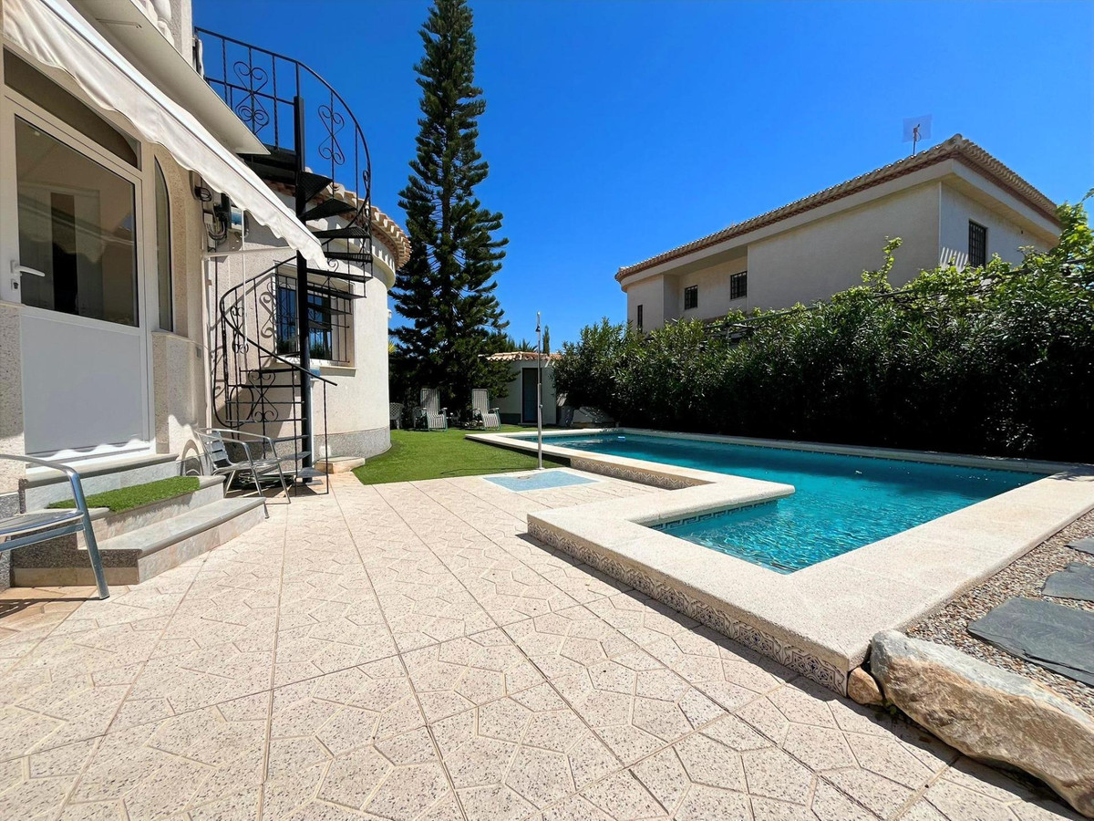 Se vende Villa - Chalet de 3 dormitorios en Costa Blanca, Alicante, España