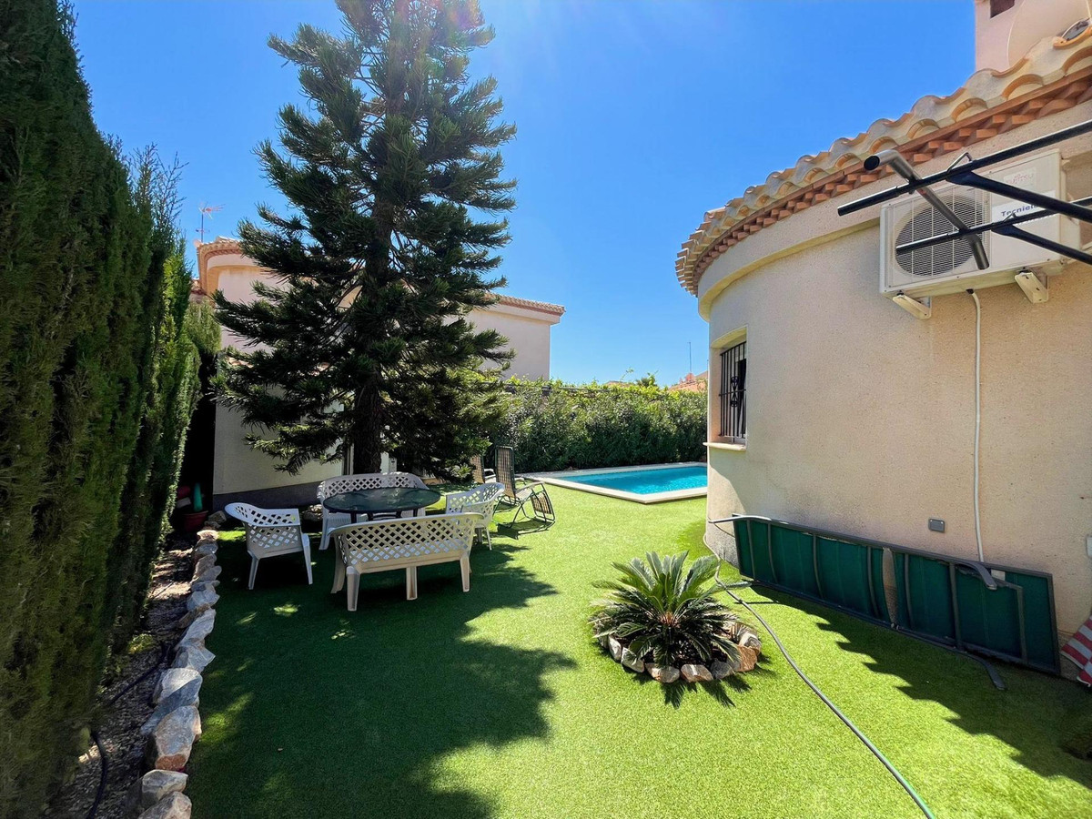 Se vende Villa - Chalet de 3 dormitorios en Costa Blanca, Alicante, España