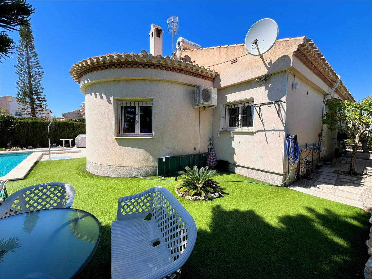 Se vende Villa - Chalet de 3 dormitorios en Costa Blanca, Alicante, España