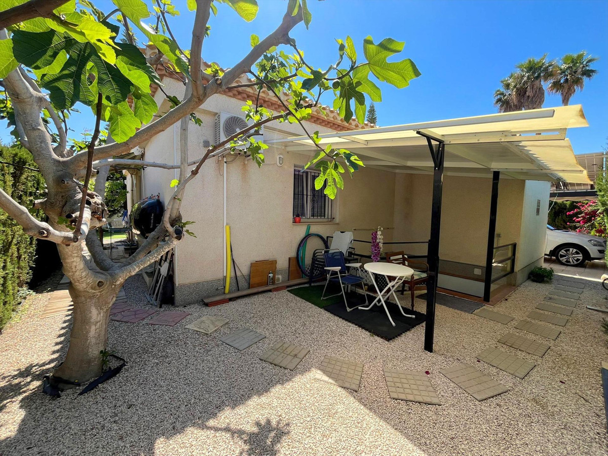 Se vende Villa - Chalet de 3 dormitorios en Costa Blanca, Alicante, España