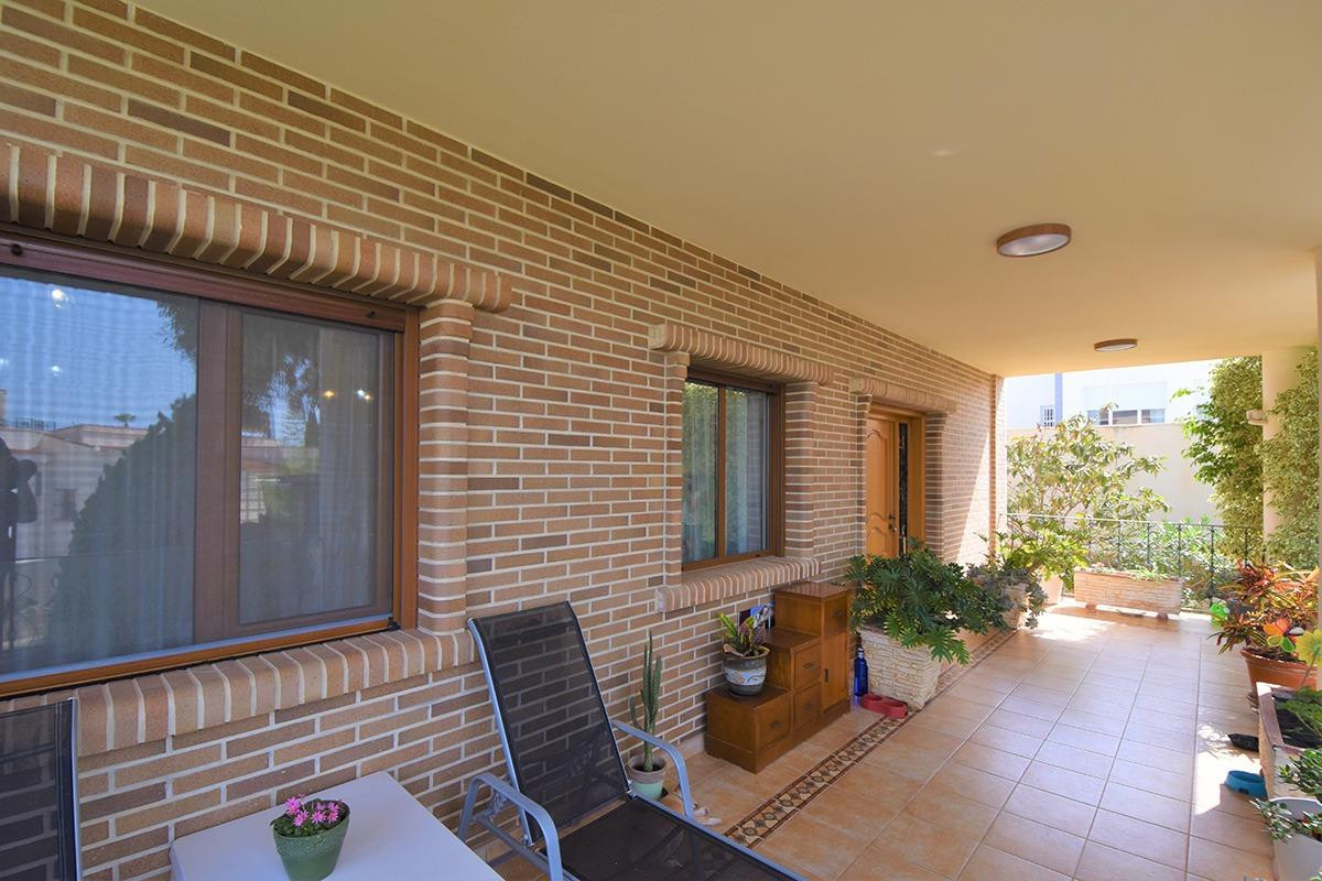 Se vende Villa - Chalet de 5 dormitorios en Costa Blanca, Alicante, España