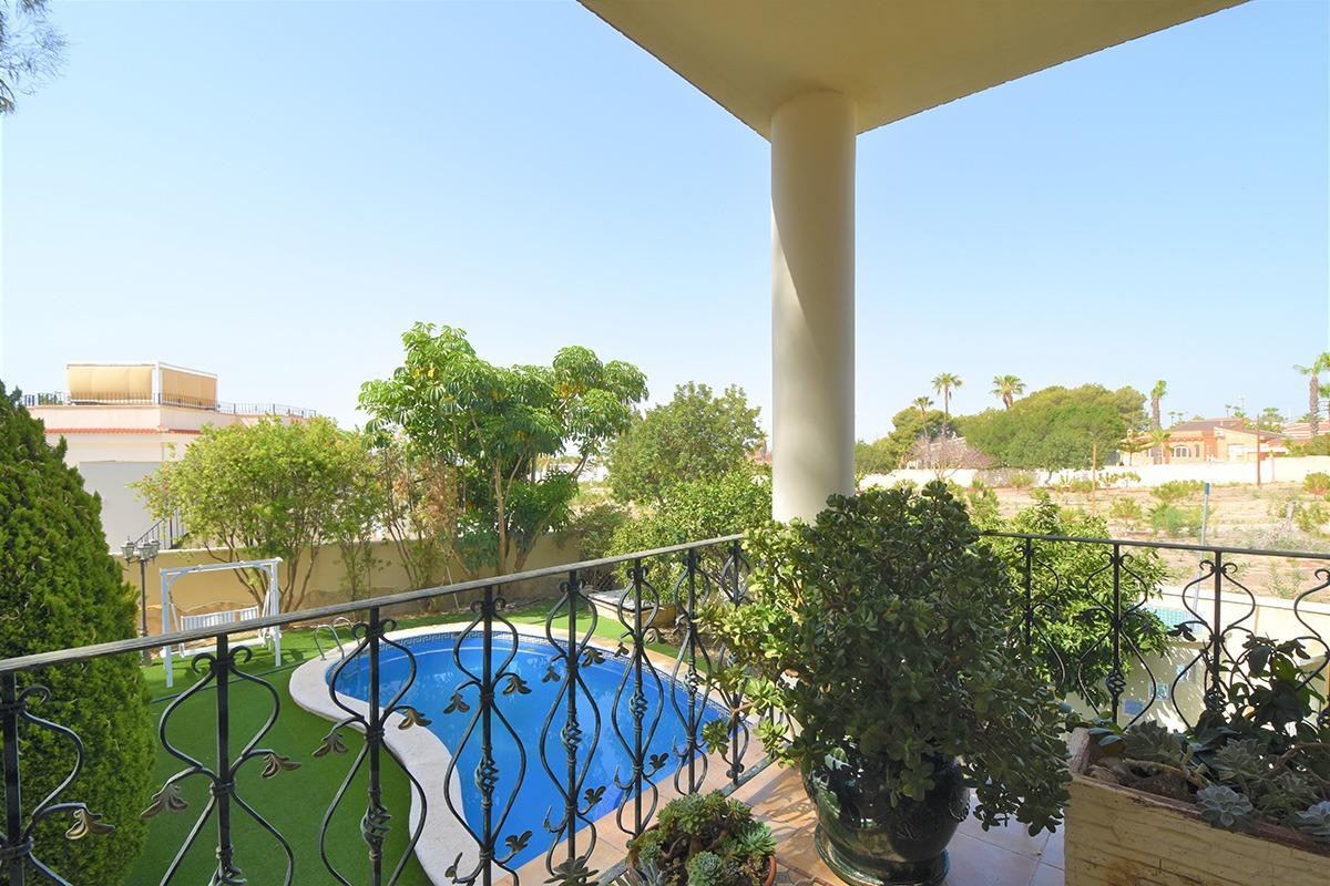Se vende Villa - Chalet de 5 dormitorios en Costa Blanca, Alicante, España