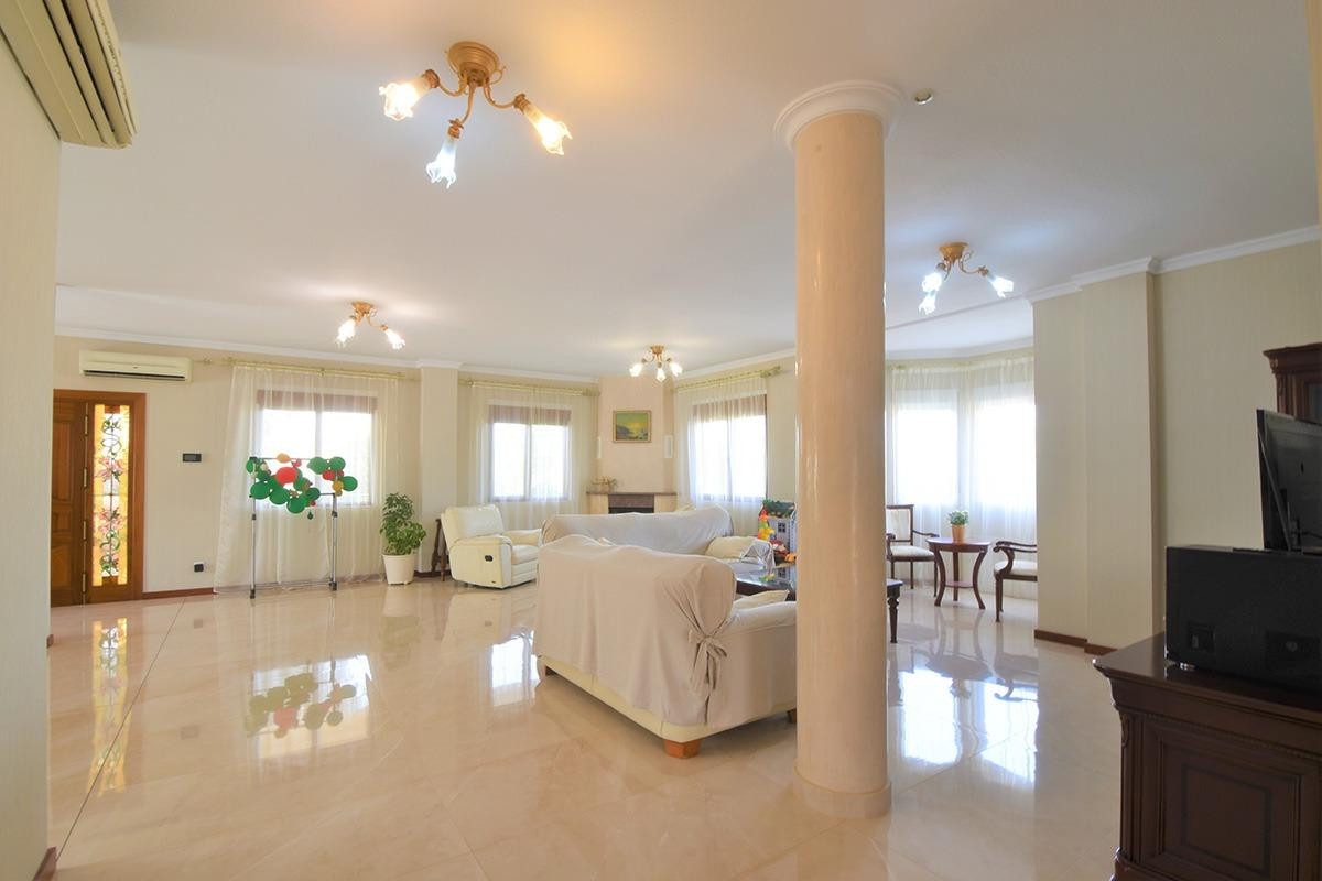 Se vende Villa - Chalet de 5 dormitorios en Costa Blanca, Alicante, España