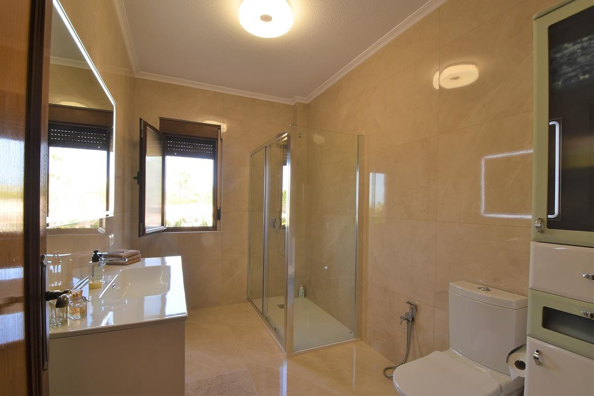 Se vende Villa - Chalet de 5 dormitorios en Costa Blanca, Alicante, España