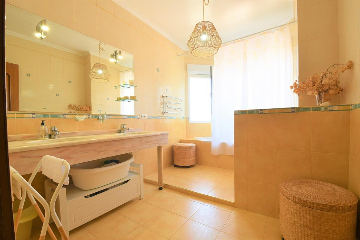 Se vende Villa - Chalet de 5 dormitorios en Costa Blanca, Alicante, España