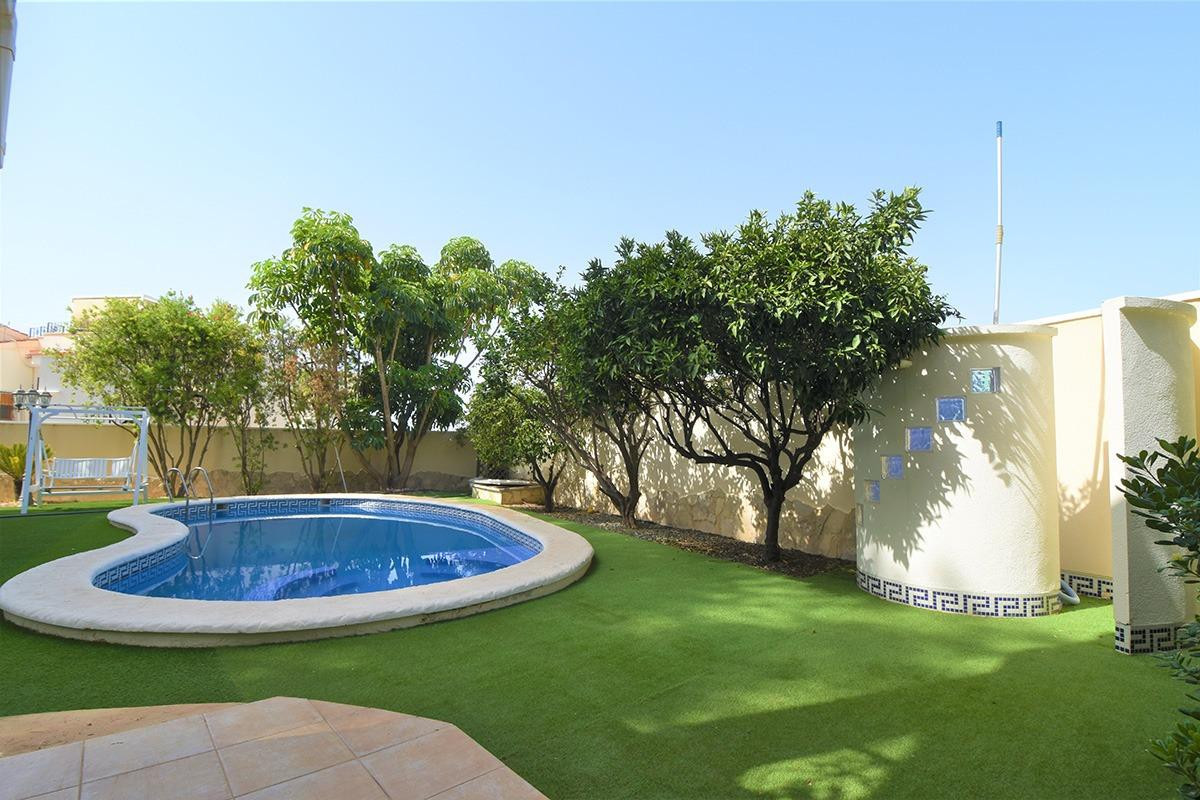 Se vende Villa - Chalet de 5 dormitorios en Costa Blanca, Alicante, España