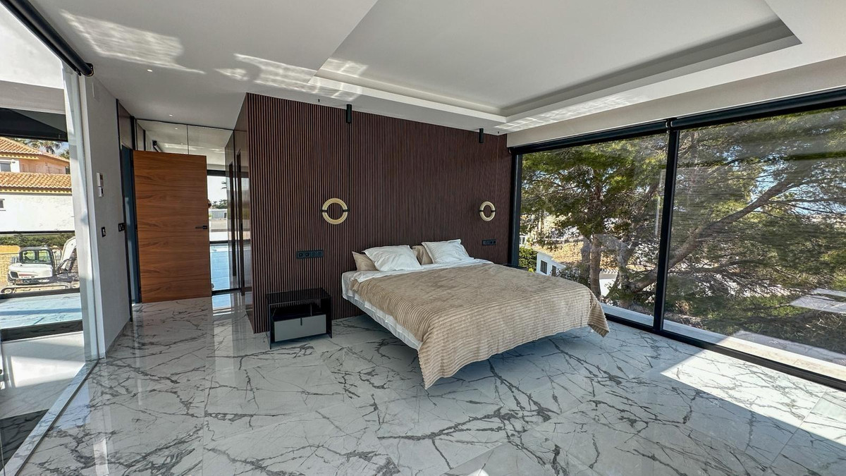 Se vende Villa - Chalet de 4 dormitorios en Costa Blanca, Alicante, España