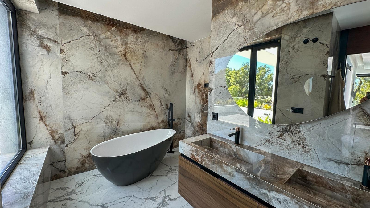Se vende Villa - Chalet de 4 dormitorios en Costa Blanca, Alicante, España