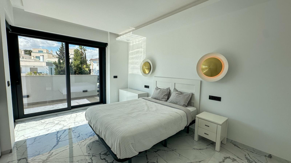 Se vende Villa - Chalet de 4 dormitorios en Costa Blanca, Alicante, España