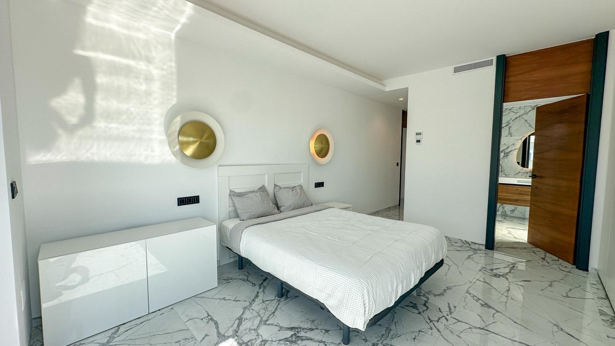 Se vende Villa - Chalet de 4 dormitorios en Costa Blanca, Alicante, España