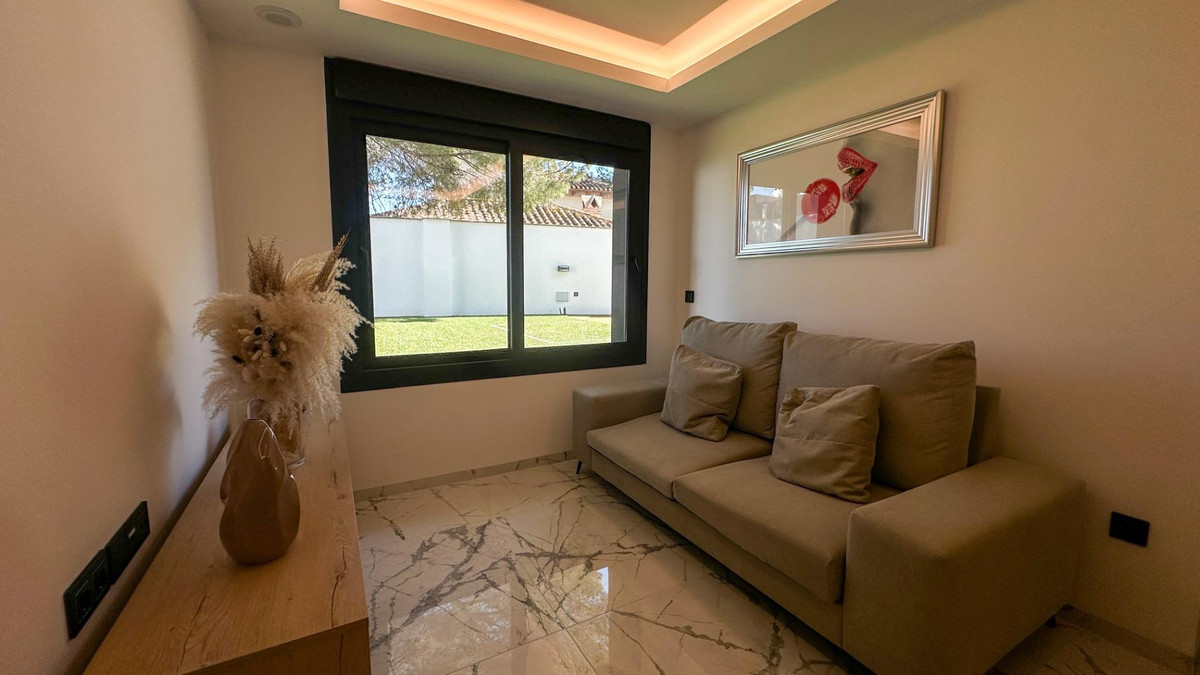 Se vende Villa - Chalet de 4 dormitorios en Costa Blanca, Alicante, España