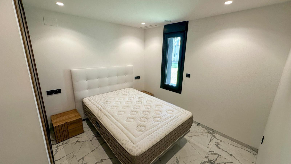 Se vende Villa - Chalet de 4 dormitorios en Costa Blanca, Alicante, España