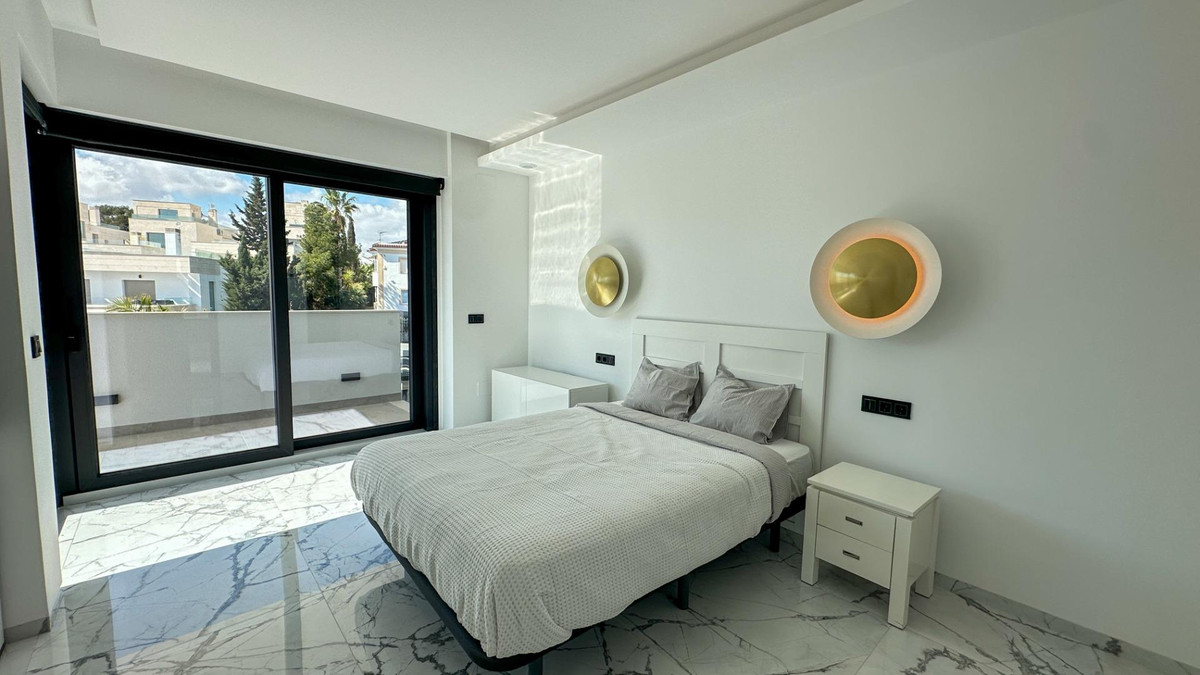 Se vende Villa - Chalet de 4 dormitorios en Costa Blanca, Alicante, España