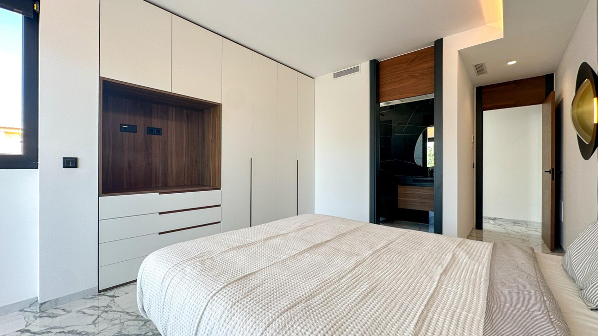 Se vende Villa - Chalet de 4 dormitorios en Costa Blanca, Alicante, España