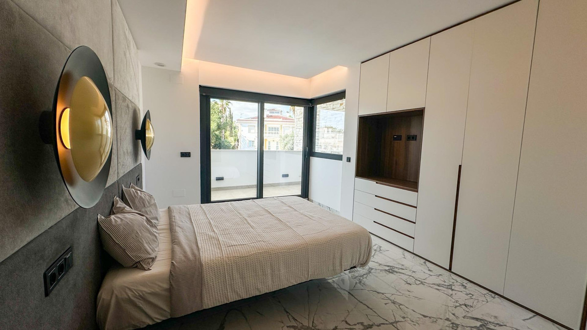 Se vende Villa - Chalet de 4 dormitorios en Costa Blanca, Alicante, España