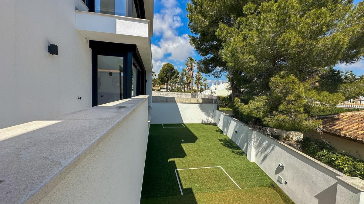 Se vende Villa - Chalet de 4 dormitorios en Costa Blanca, Alicante, España