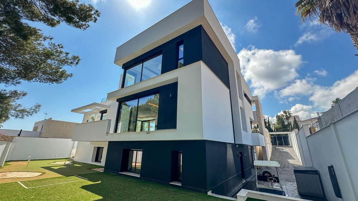 Se vende Villa - Chalet de 4 dormitorios en Costa Blanca, Alicante, España