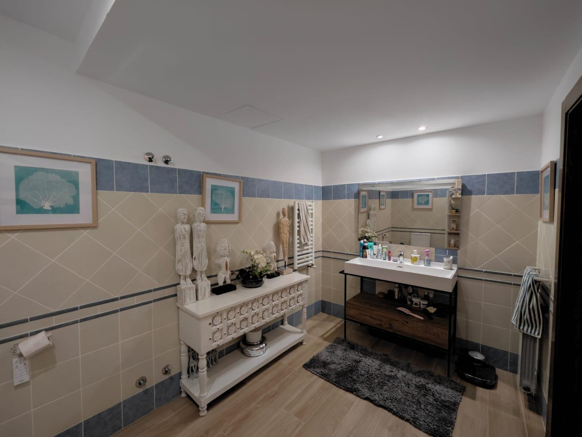 Se vende Villa - Chalet de 4 dormitorios en Costa Blanca, Alicante, España